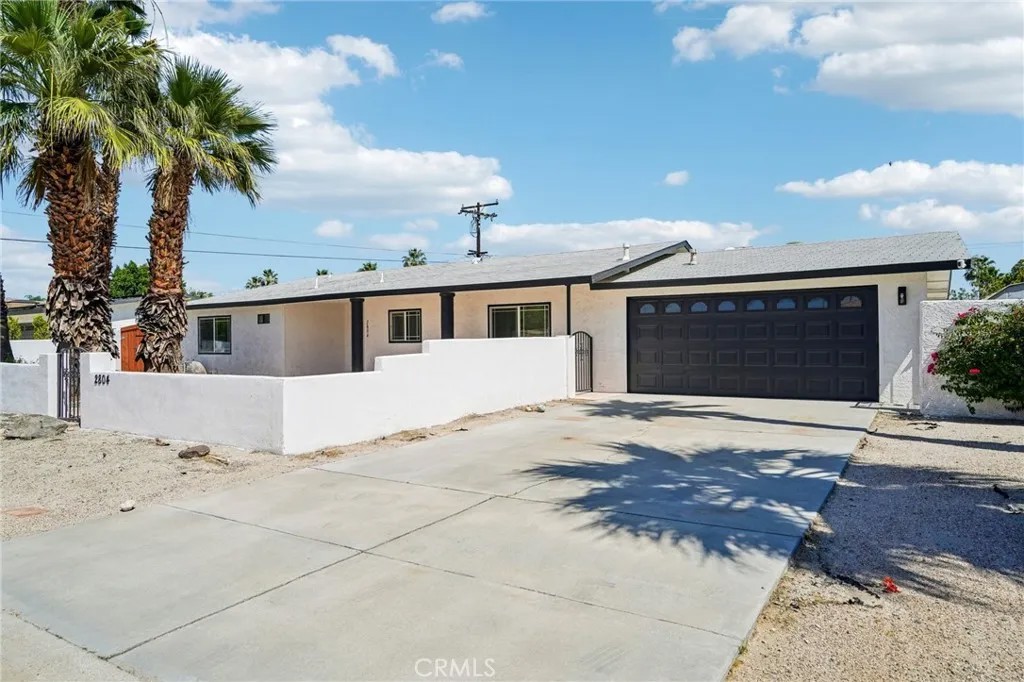 2804 E Valencia