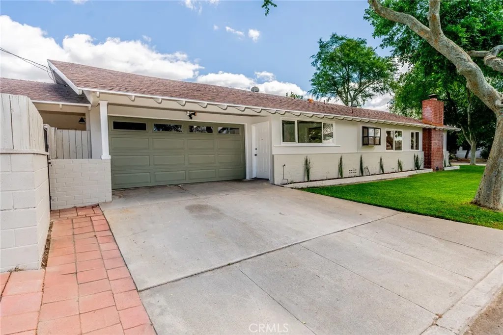 2974 N Alameda Avenue