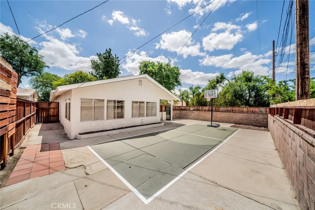 2974 N Alameda Avenue