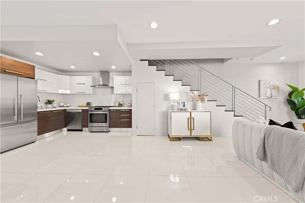 Photo of 4485 Hazeltine Avenue #1, Sherman Oaks, CA 91423 (MLS # OC26091963)