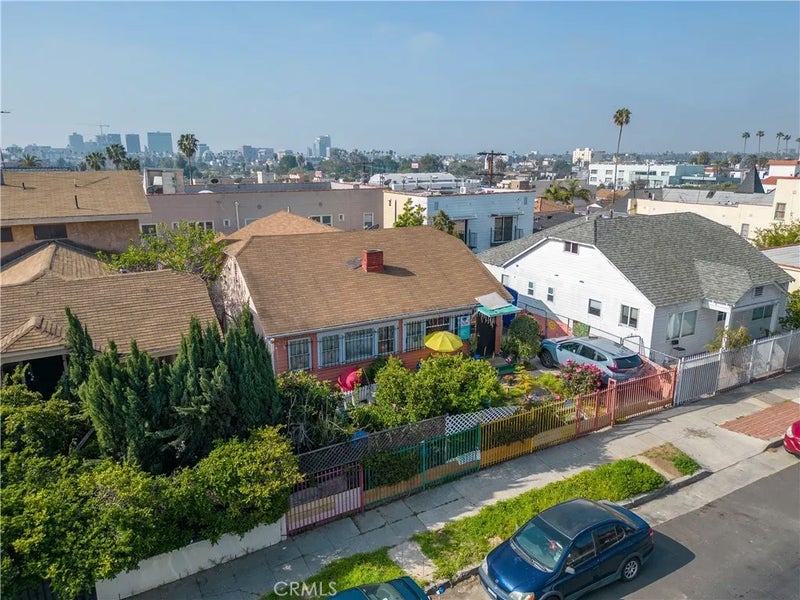 4452 Rosewood Avenue