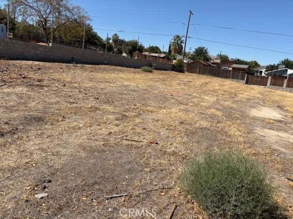 Photo of 429 Eastern Avenue, Taft, CA 93268 (MLS # SR25271954)