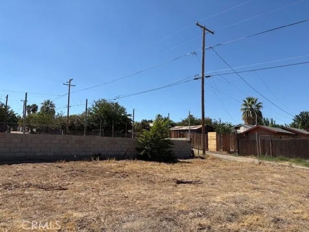 Photo of 429 Eastern Avenue, Taft, CA 93268 (MLS # SR25271954)