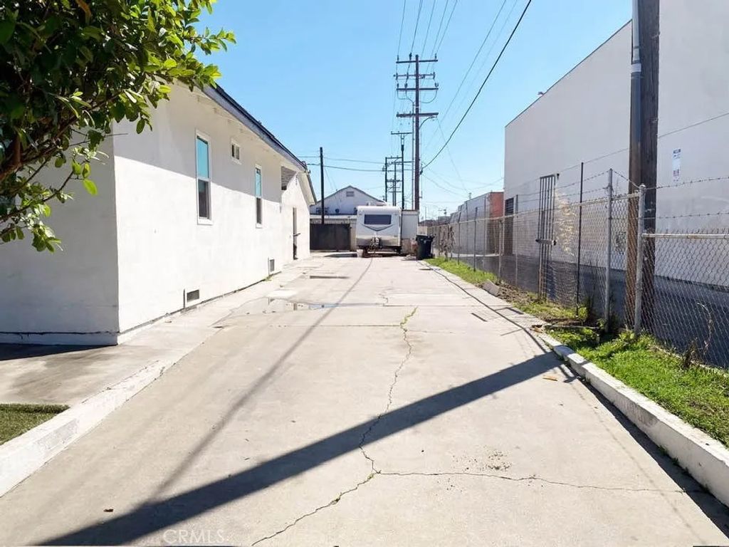 Photo of 1118 E 77th Pl, Los Angeles, CA 90001 (MLS # DW26061581)