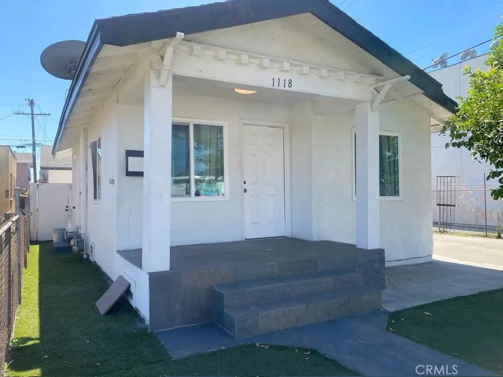 Photo of 1118 E 77th Pl, Los Angeles, CA 90001 (MLS # DW26061581)