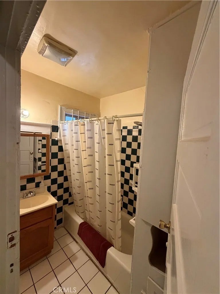 1331 W 92nd