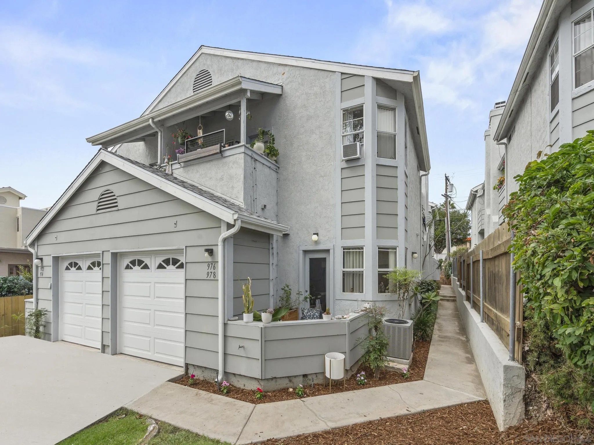 976 Sapphire Street