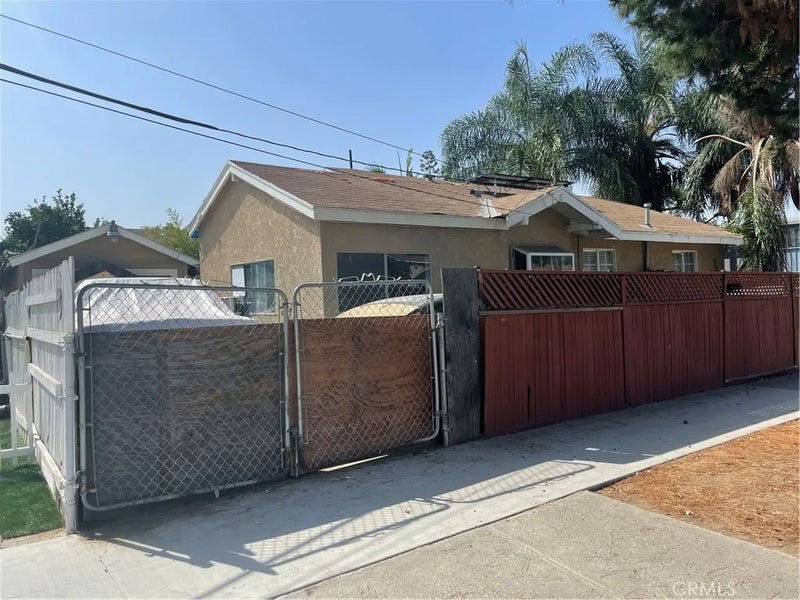 7702 Comstock