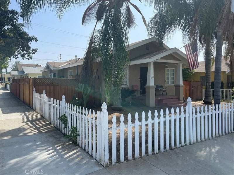 7702 Comstock