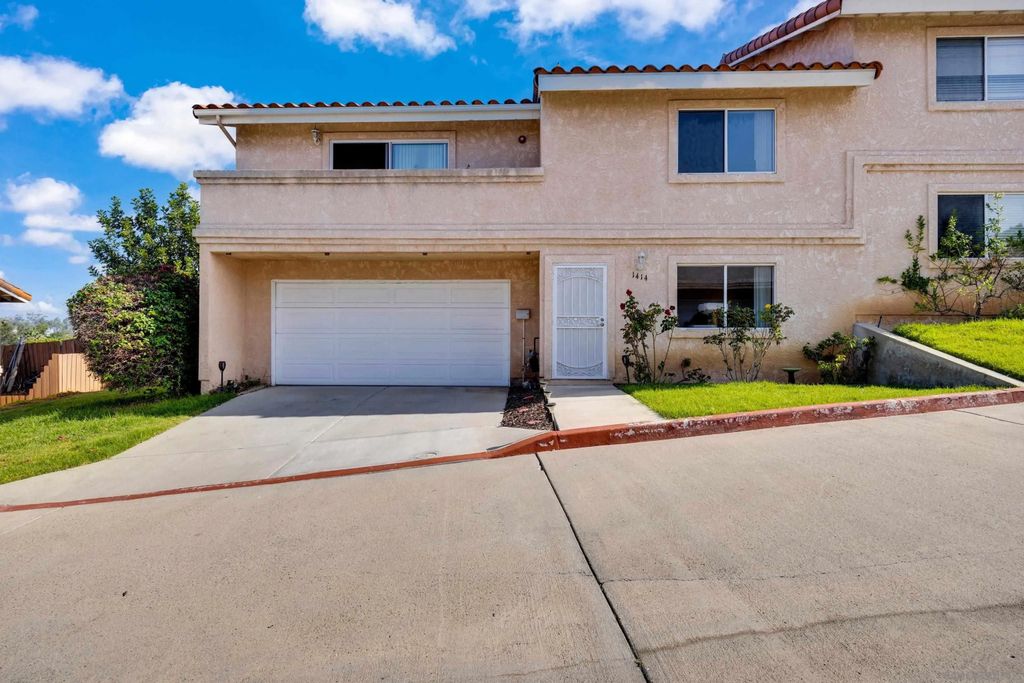 Photo of 1414 Janis Lynn Ln, Vista, CA 92083 (MLS # 250037492)