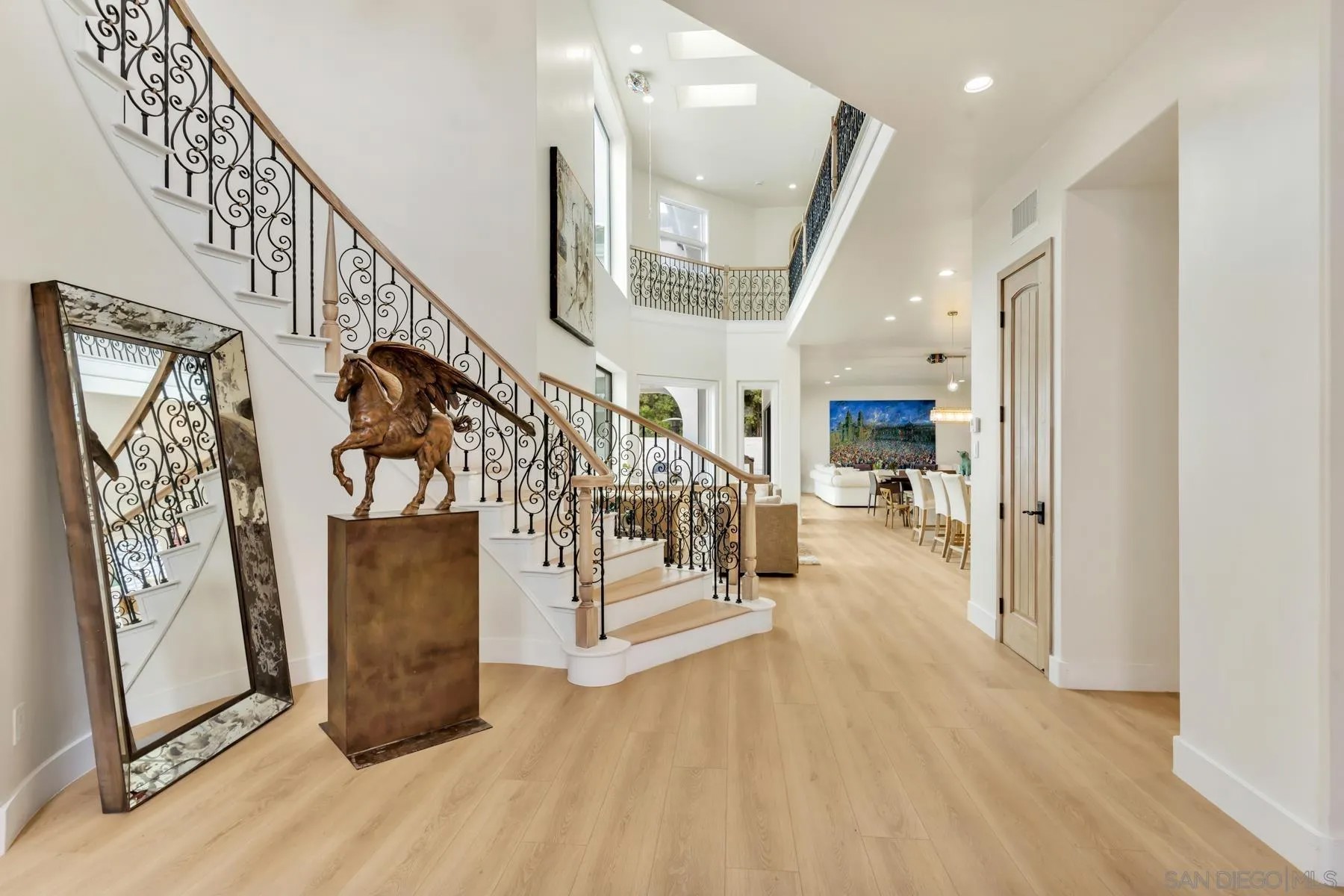 711 Country Club Ln