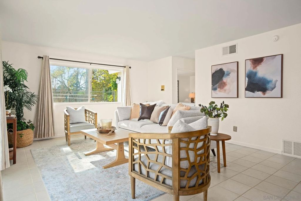 Photo of 14105 Durhullen Dr, Poway, CA 92064 (MLS # 250045176)