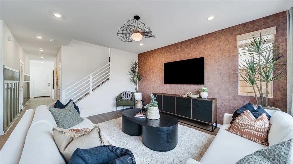 3263 Floral Paseo