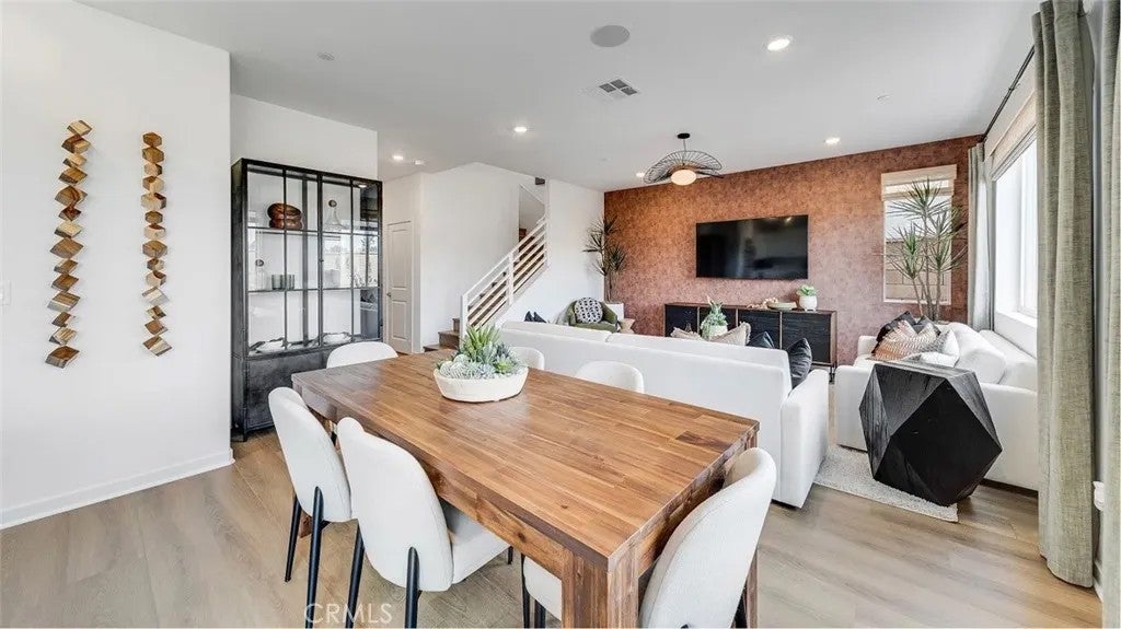 3263 Floral Paseo
