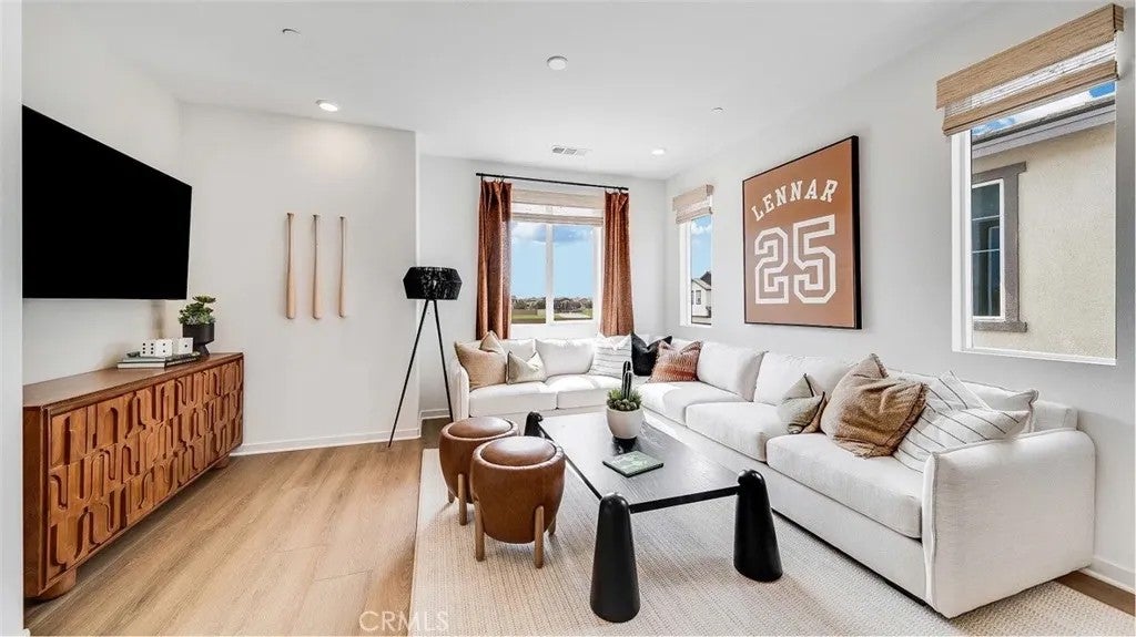 3263 Floral Paseo