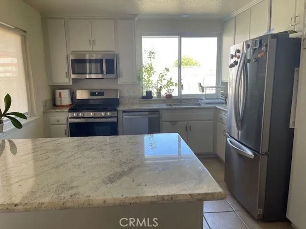 Photo of 3143 Darkwood Ln, Lancaster, CA 93536 (MLS # PW26028887)