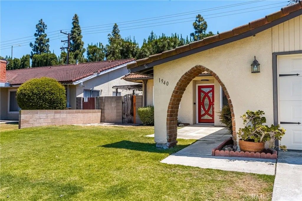 Photo of 1940 E Stearns Avenue, Orange, CA 92866 (MLS # OC25276142)