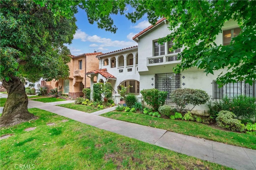 1026 S Crescent Heights