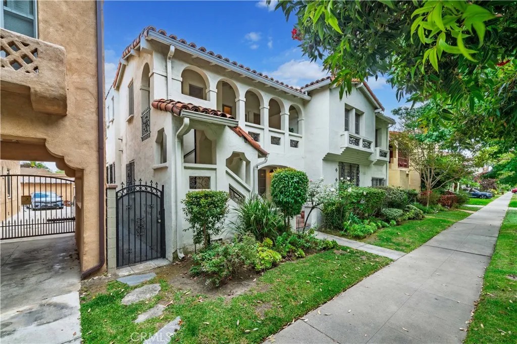 1026 S Crescent Heights