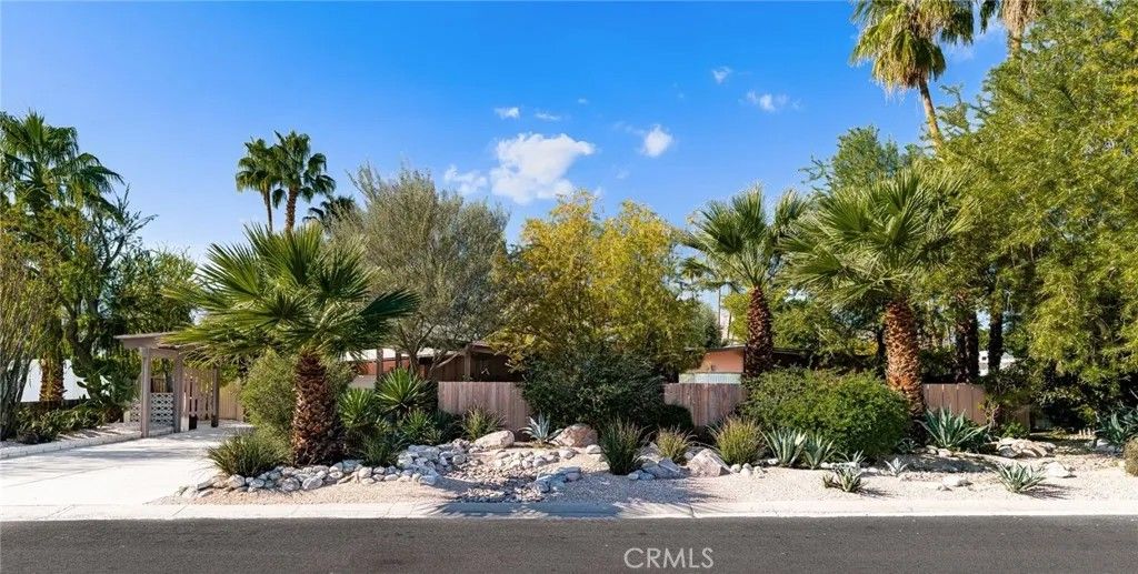 Photo of 683 S Bedford Dr, Palm Springs, CA 92264 (MLS # IV25279795)