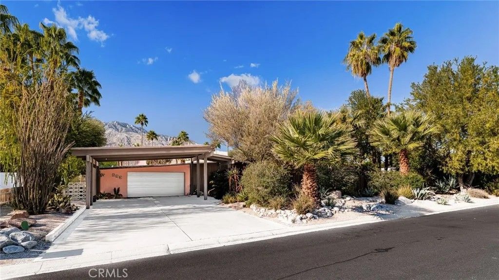 Photo of 683 S Bedford Dr, Palm Springs, CA 92264 (MLS # IV25279795)