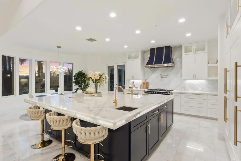 16301 Avenida De Los Olivos
