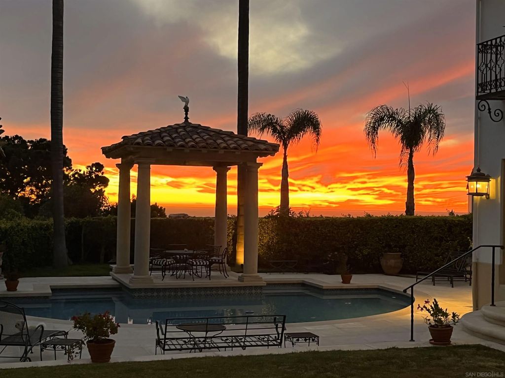 Photo of 6692 La Jolla Scenic Dr S Dr, La Jolla, CA 92037 (MLS # 250034700)