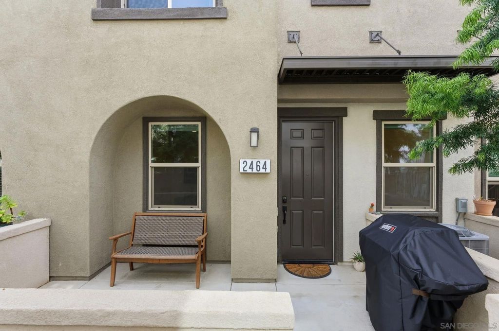 Photo of 2464 Solara Lane, Vista, CA 92081 (MLS # 260009817)