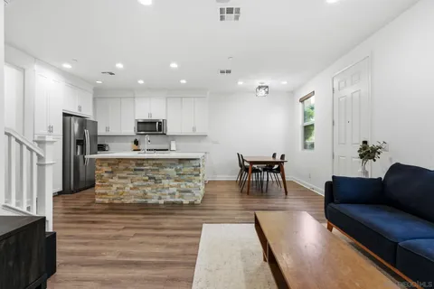 2464 Solara Lane, Vista, CA 92081 - #: 260009817