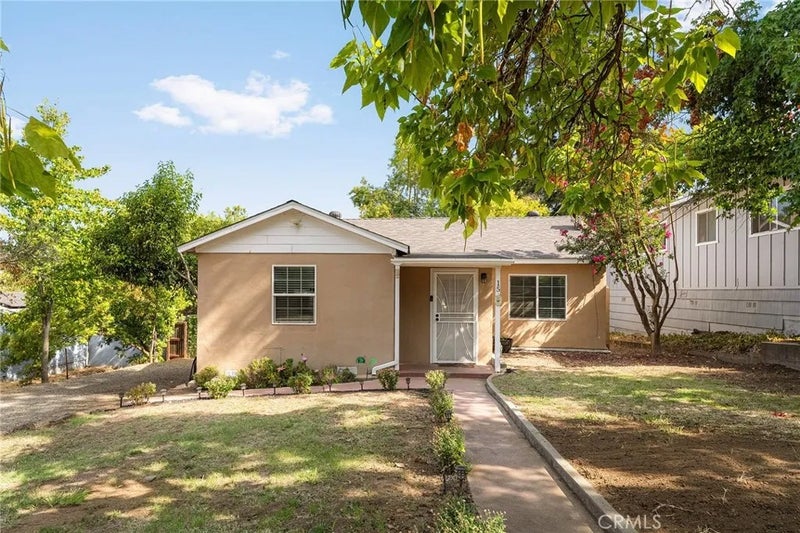 15 Oak Park Way