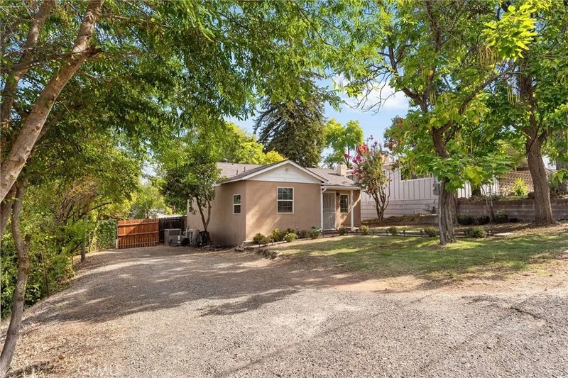 15 Oak Park Way