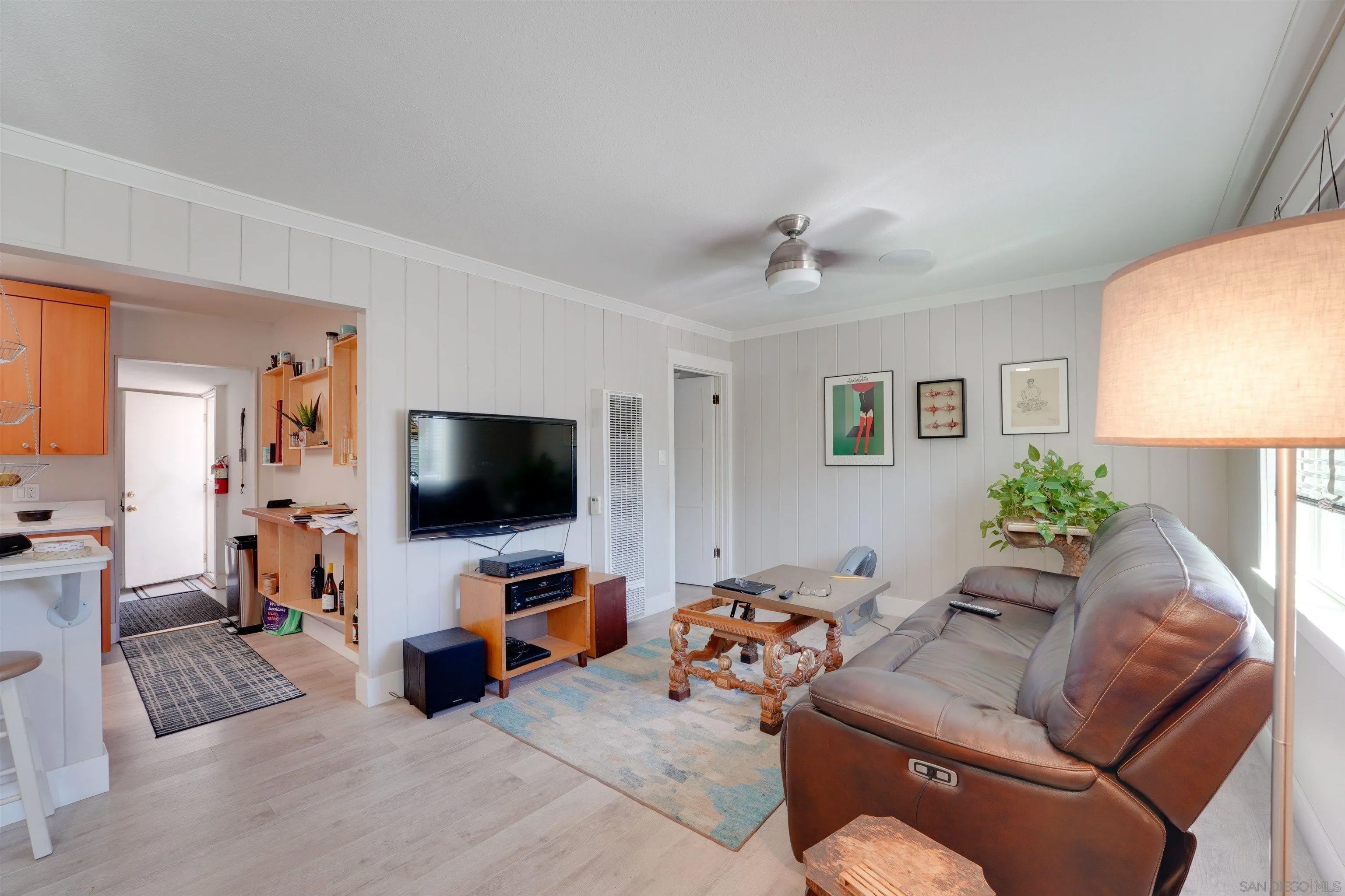 3946 La Salle St