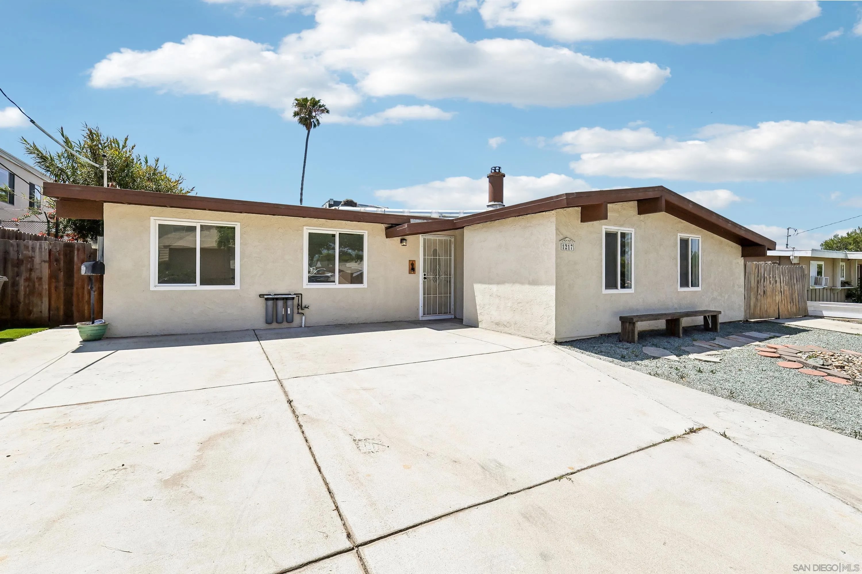 1217 Holly Ave