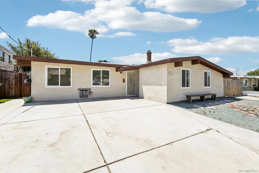 Photo of 1217 Holly Ave, Imperial Beach, CA 91932 (MLS # 260011350)