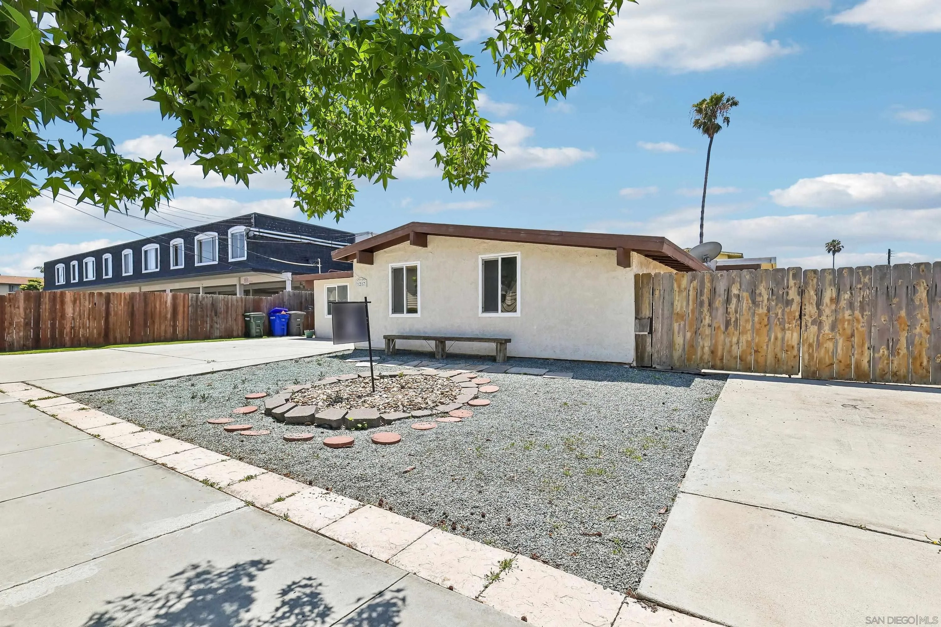 1217 Holly Ave