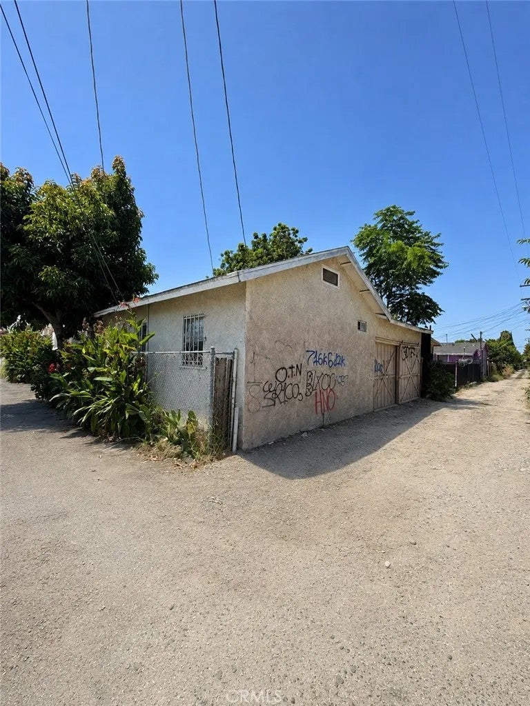 1617 W 58th