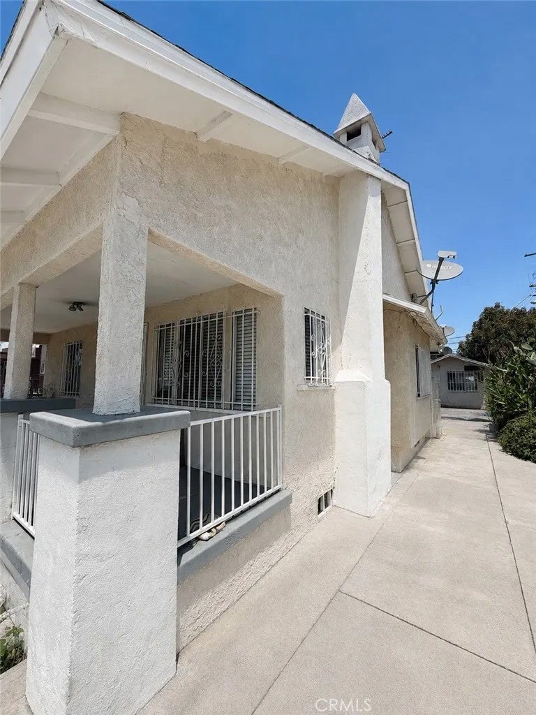 1617 W 58th
