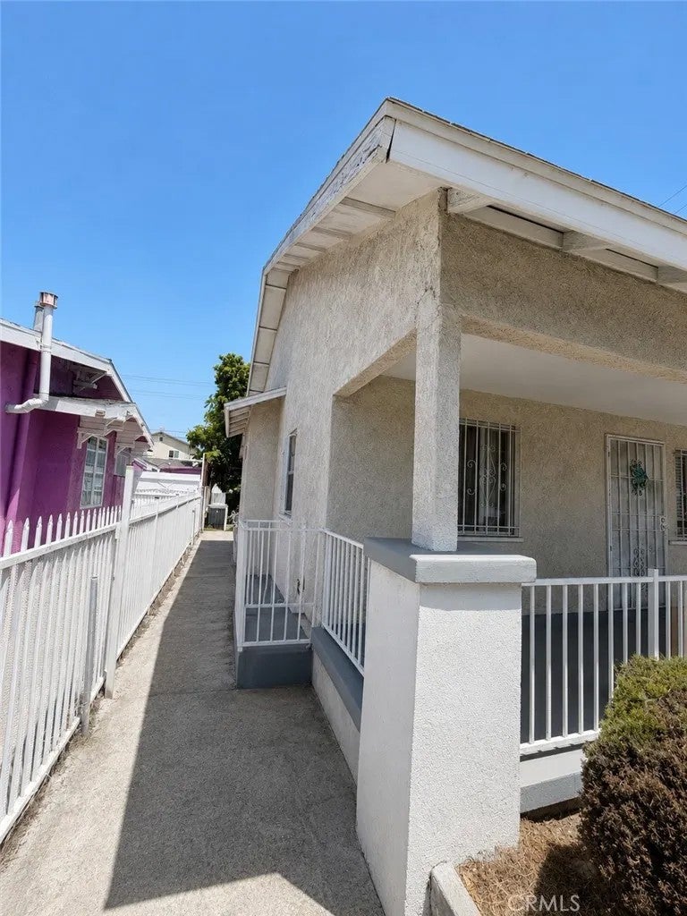 1617 W 58th