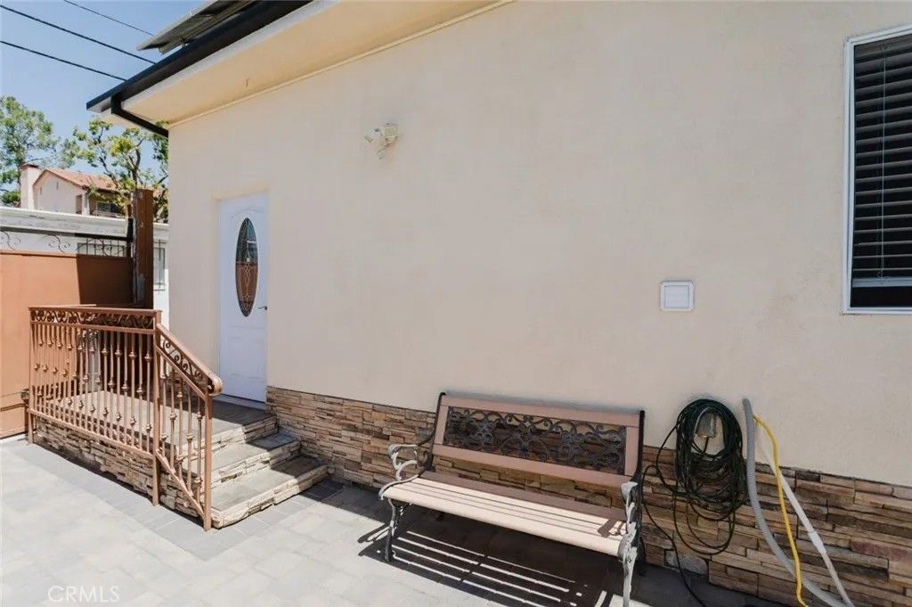 Photo of 833 E Verdugo Avenue, Burbank, CA 91501 (MLS # SR26092899)