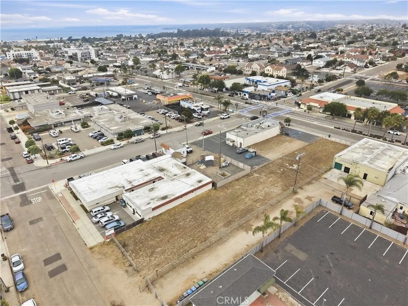 838 W Grand Ave