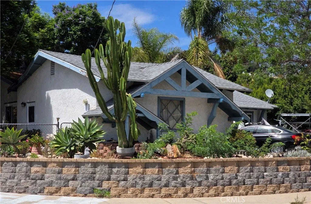 1504 San Altos