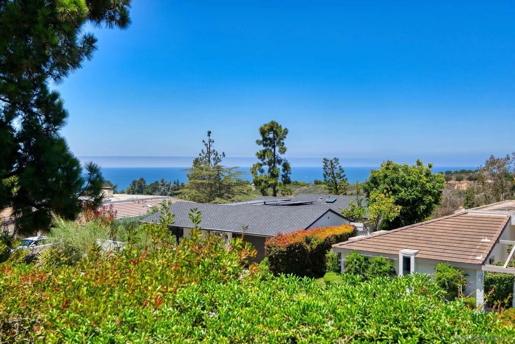 Photo of 1948 Caminito El Canario, La Jolla, CA 92037 (MLS # 260021920)
