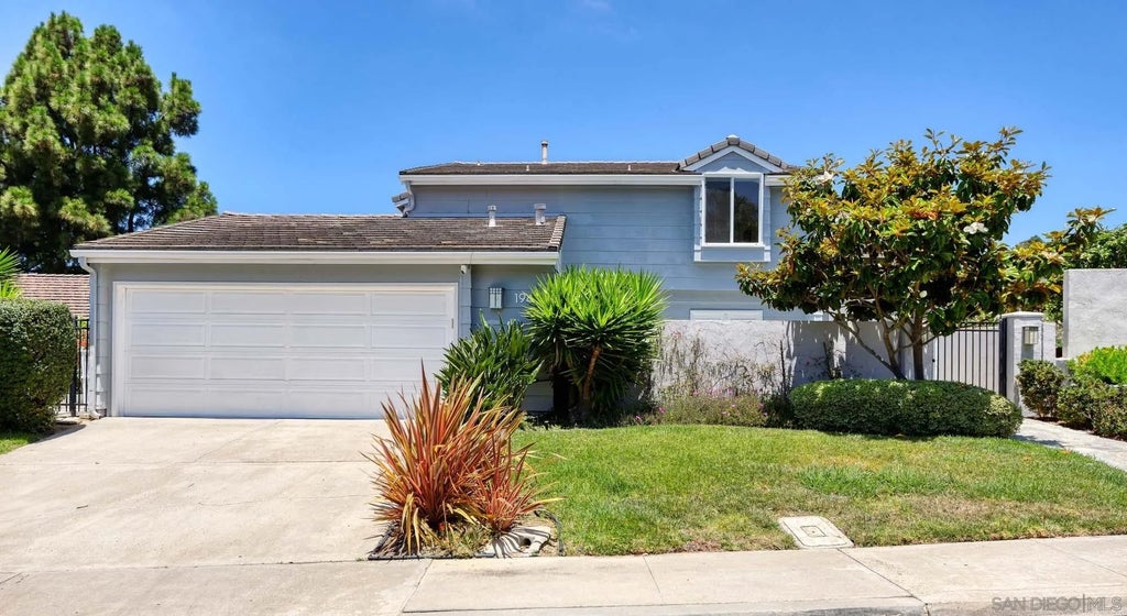 Photo of 1948 Caminito El Canario, La Jolla, CA 92037 (MLS # 260021920)