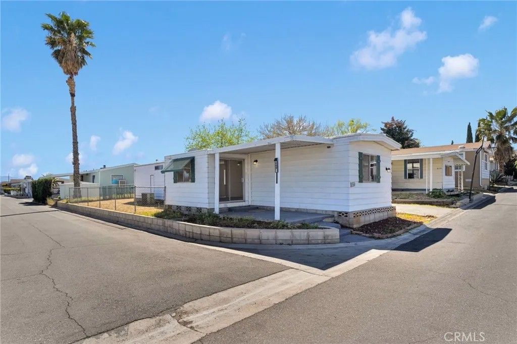 Photo of 20683 Waalew #59 Rd, Apple Valley, CA 92307 (MLS # HD26062895)