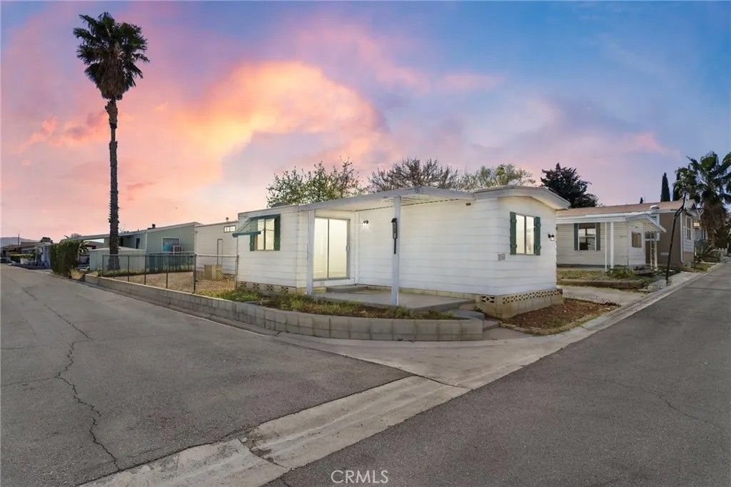 Photo of 20683 Waalew #59 Rd, Apple Valley, CA 92307 (MLS # HD26062895)