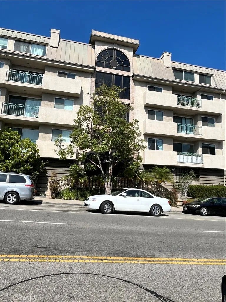 390 S Sepulveda Boulevard 208