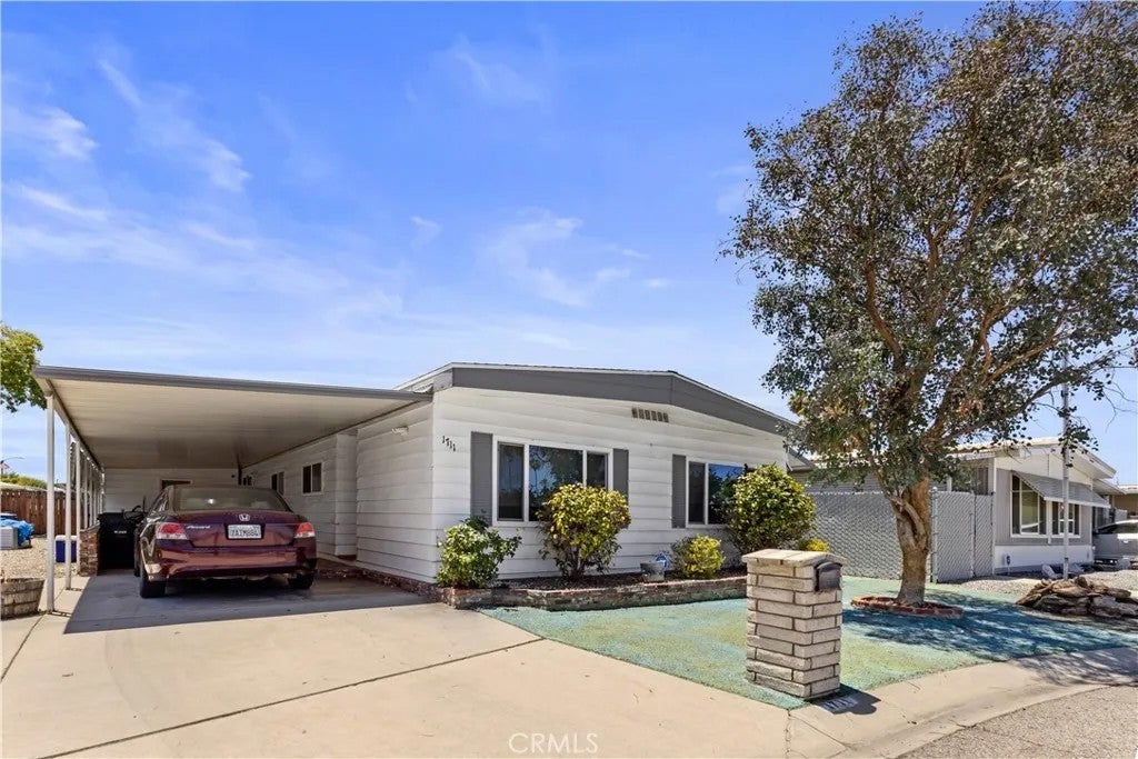 Photo of 1711 Santo Domingo WAY, Hemet, CA 92545 (MLS # AR26133666)