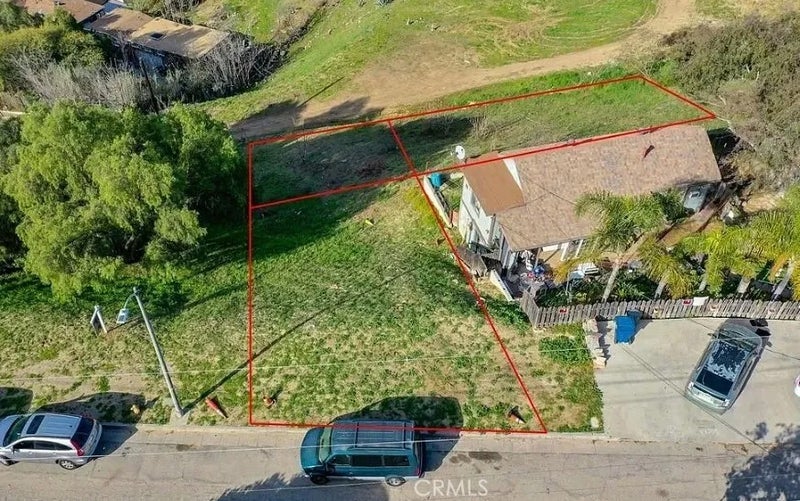 2701 N Thomas