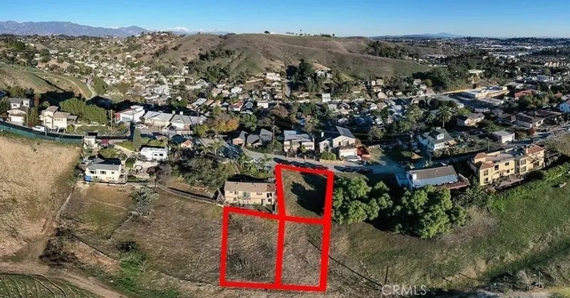 2701 N Thomas