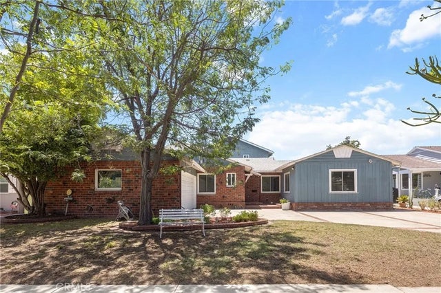 5841 Radford Avenue, Los Angeles
